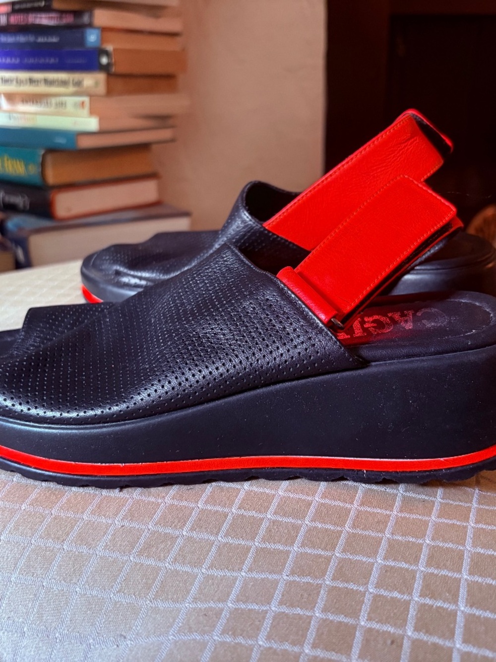 Cagiva black and red wedge sandals 37